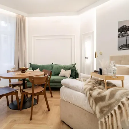 Malila Premium Estery Boutique